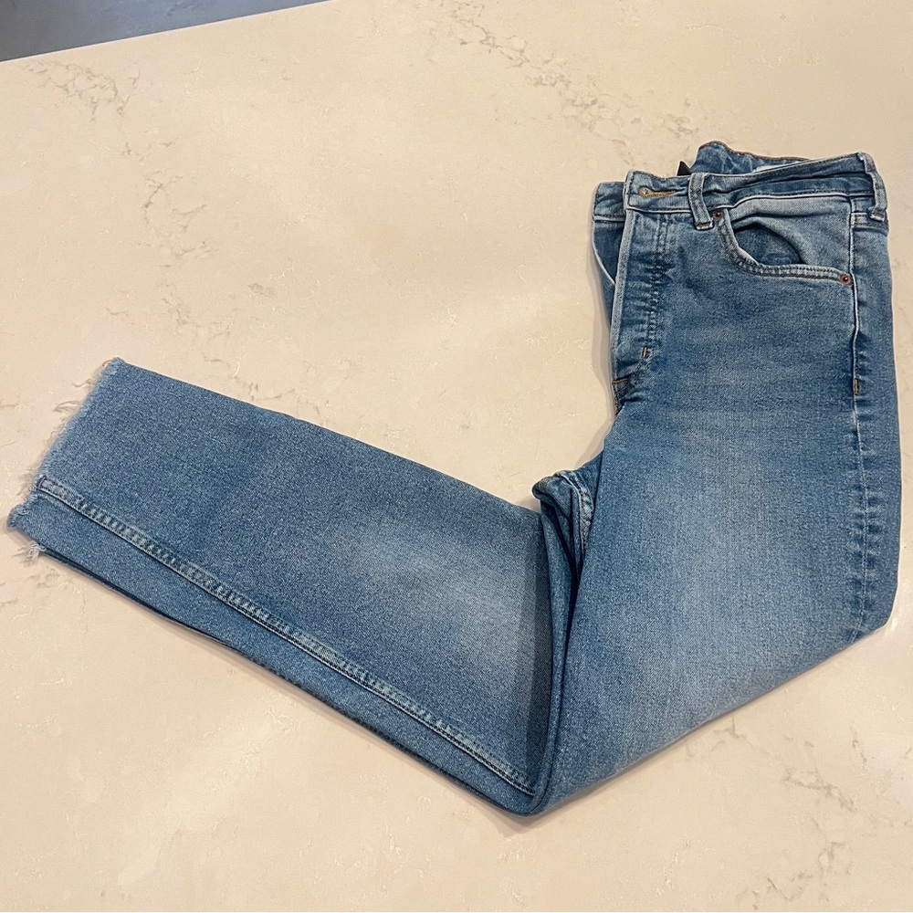 H&M DIVIDED High Waisted Jeans Size 6